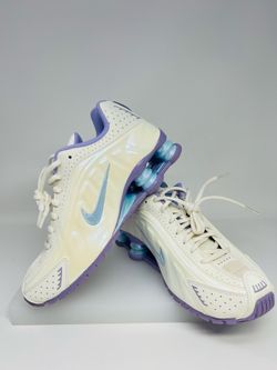 Nike Shox R4 Size 6Y Soft Pearl/ Celestine Unicorn NEW