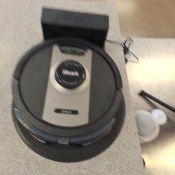 Shark Matrix Robot Vacum And Mop 