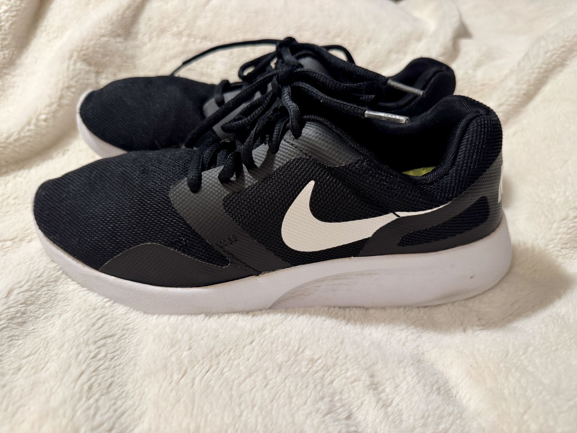 Women Nike 7.5