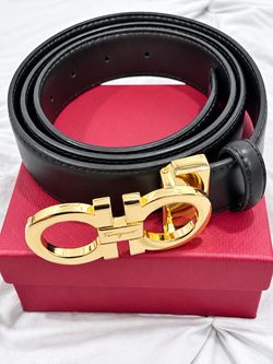 Cinto ferragamo negro hebilla dorada de piel 115/45