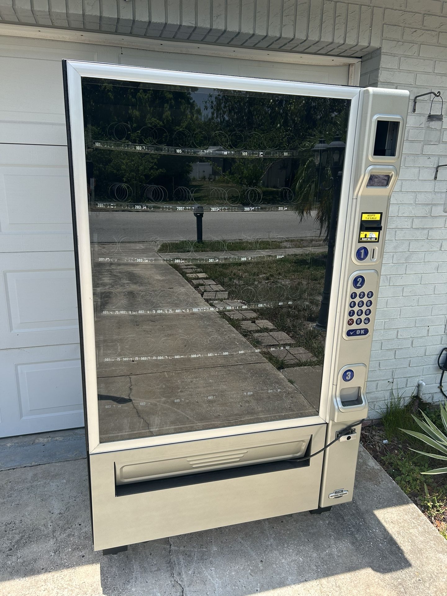 SNACK Vending Machine