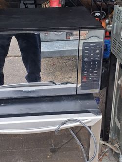 Black Mirror Face Microwave Samsung 