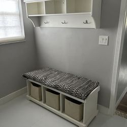 Bench and wall cabinet to hang coats and caps
