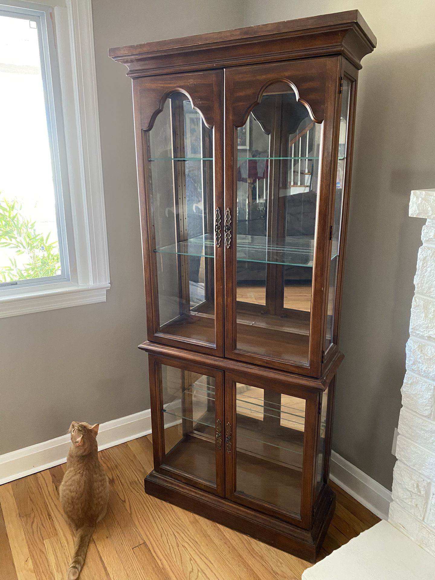 Antique 1980’s American Furniture Curio Display Cabinet Hutch