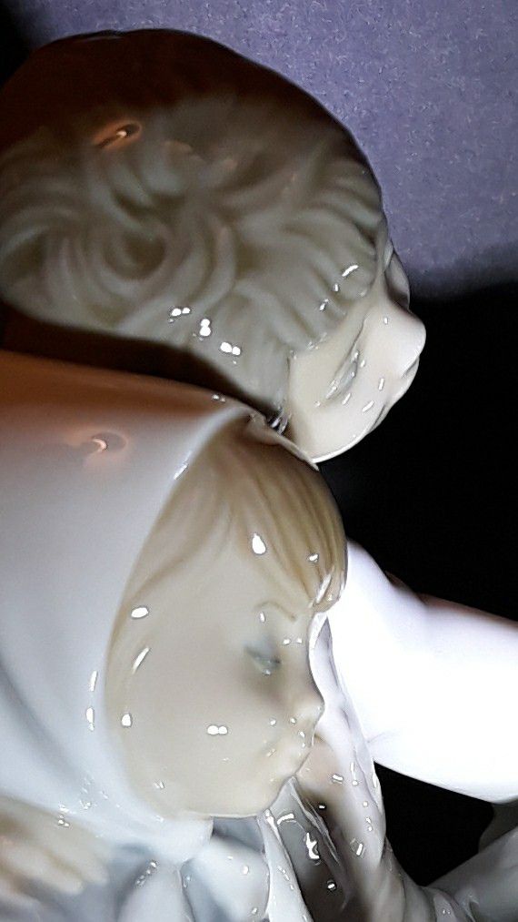 Lladro Friendship Glossy Porcelain Figurine