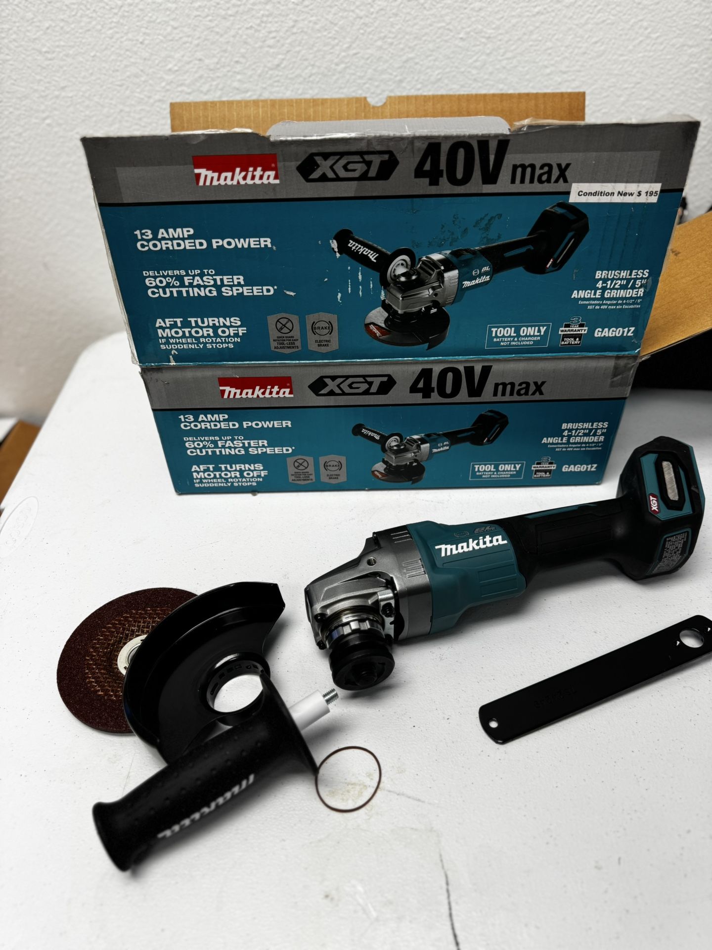 Makita 40V Max XGT Brushless Cordless 4-1/2/5 in. Angle Grinder with Electric Brake (Tool Only)