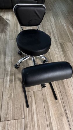 Pedicure chair and foot rest