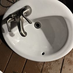 2 Sinks W Faucet