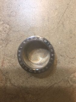 Michael Kors ring size 6