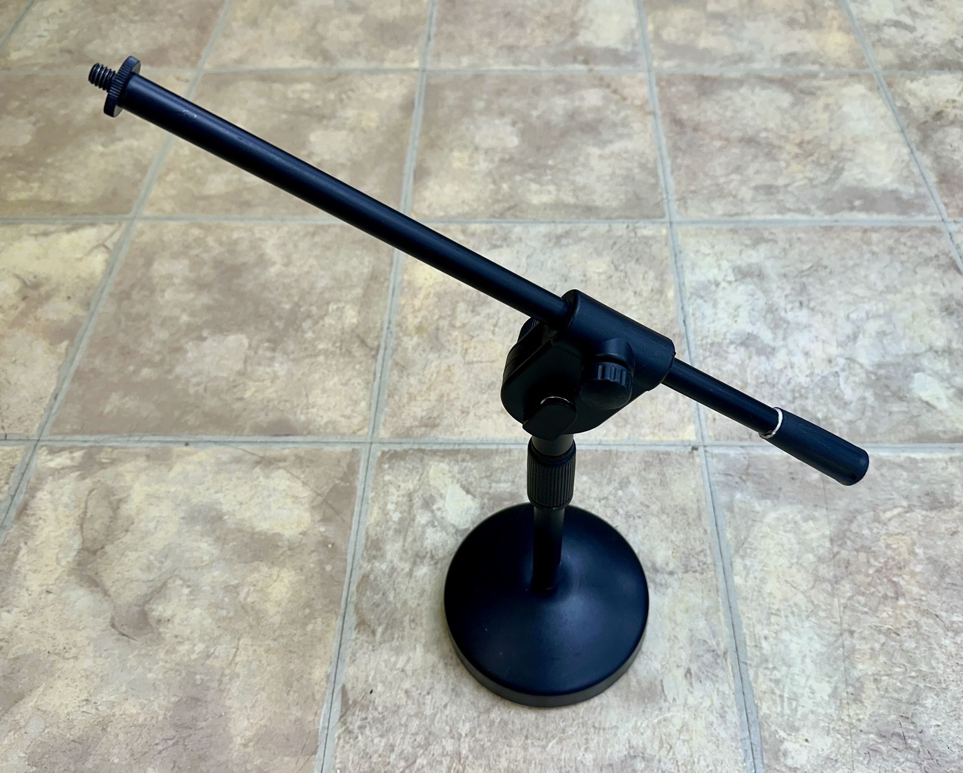 Rockville Bass, Amplifier Mic Stand, Model RDMS 70. $25.00