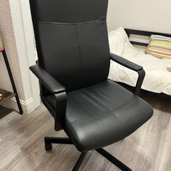 Rotating Desk Chair w/ Wheels