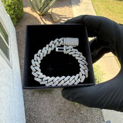 10mm VVS1 Moissanite Cuban Bracelet 