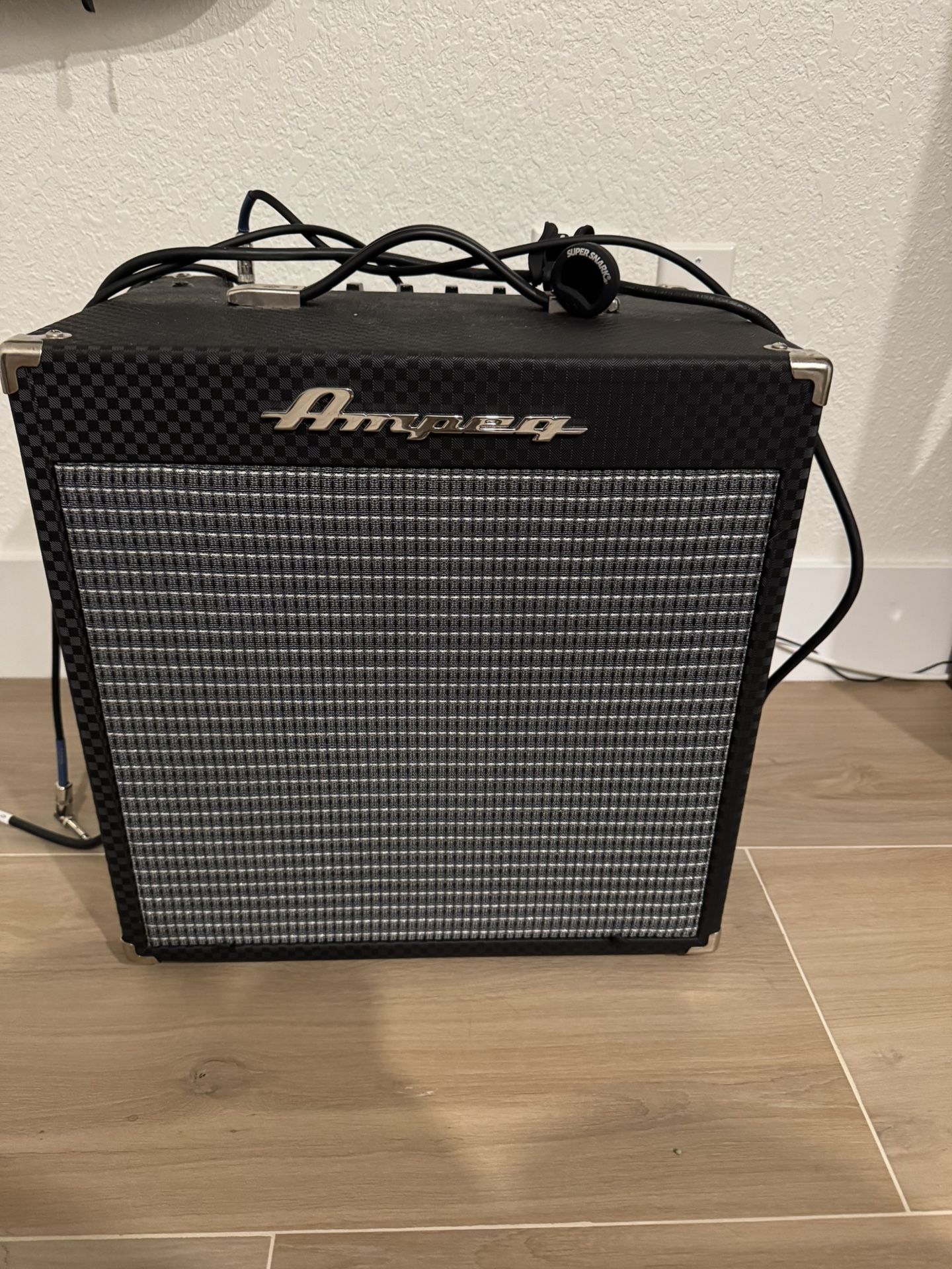 Ampeg Rocket Bass RB-108 1x8 30W Bass Combo Amp Black and Silver