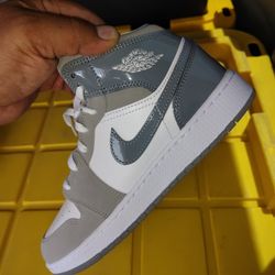 Jordan AJ 1 Mid