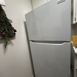 Frigidaire Refrigerator 14cu ft 28x30x60