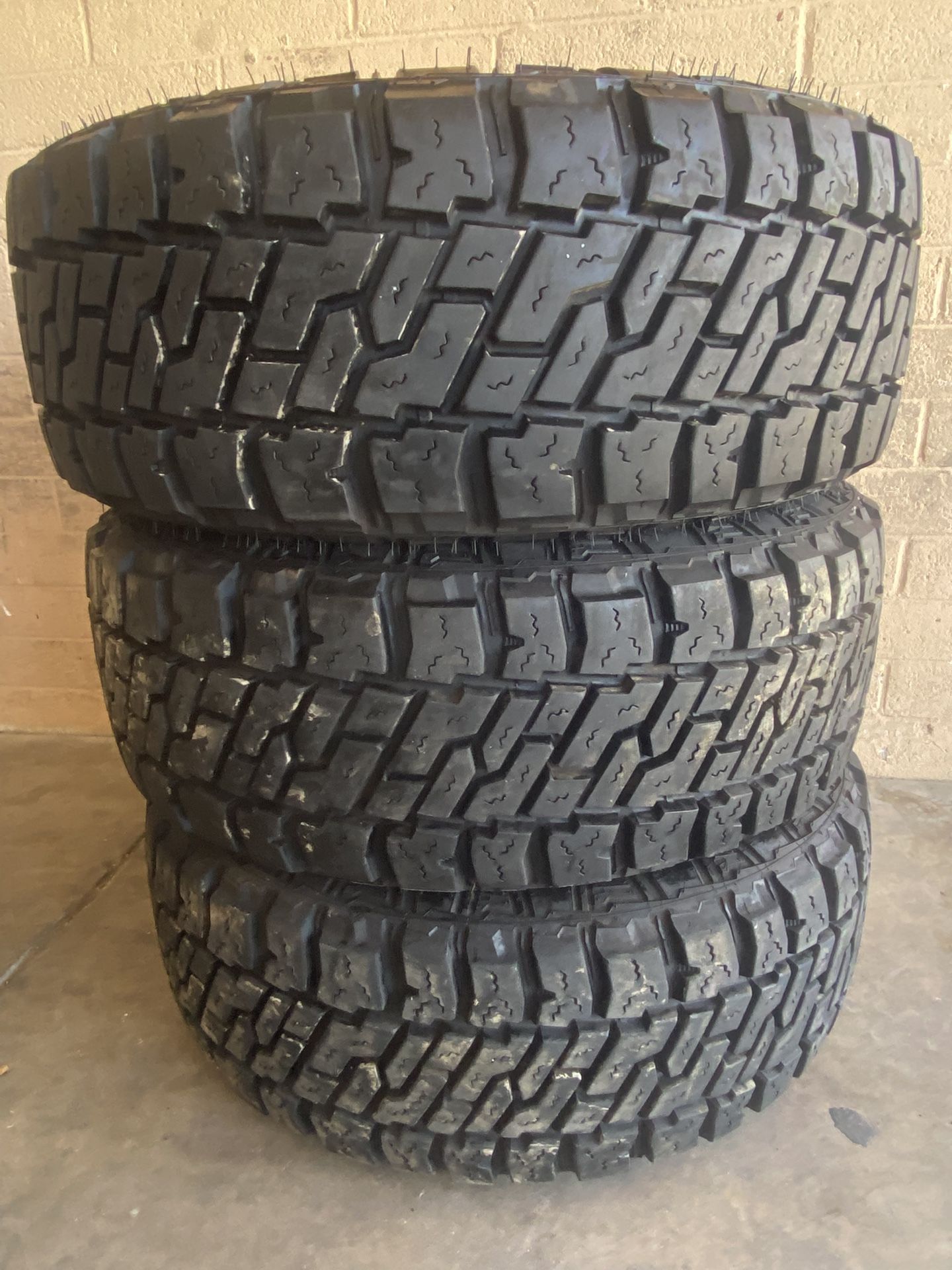 LT285/65R18 Tires for Sale in Phoenix, AZ - OfferUp