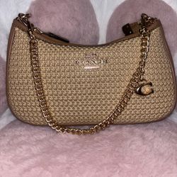 Gorgeous Tan Purse With Accessories 
