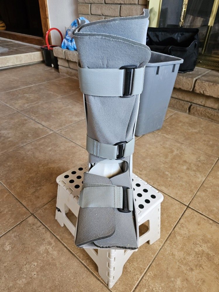 MEDICAL WALKING BOOT