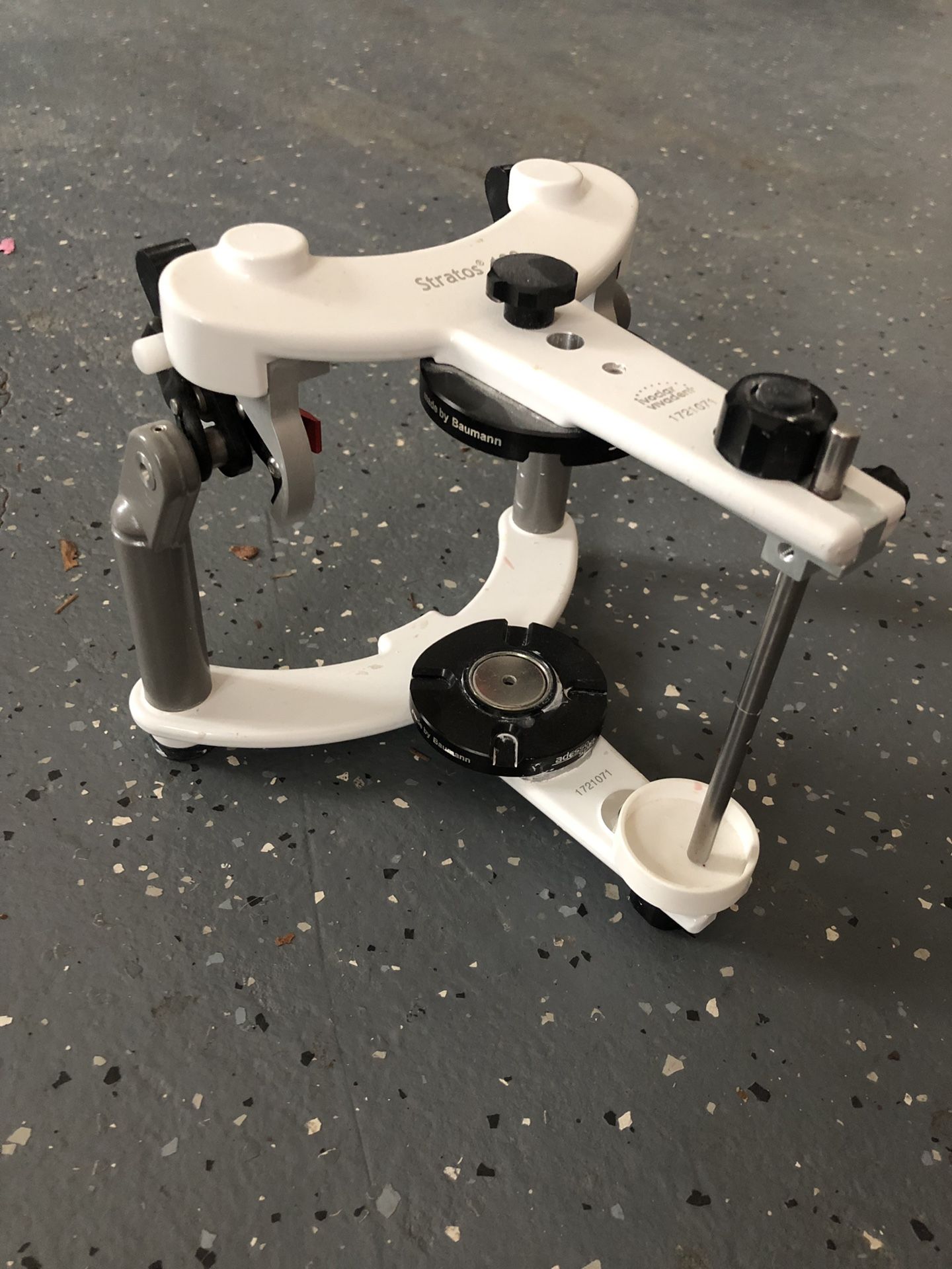 Ivoclar Vivadent Stratos 100 Dental Articulator
