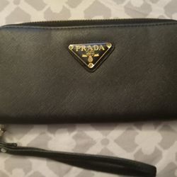 Prada Wallet Pick  Up  In Clovis  Sunnyside  Herdon 