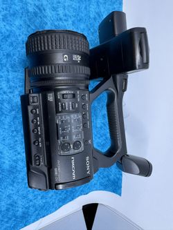 Sony HXR-NX100 Full HD NXCAM Camcorder