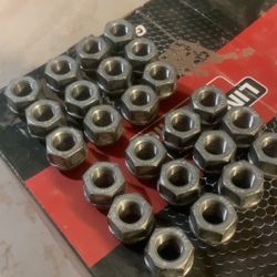 Chevrolet Silverado Oem Lug Nuts 