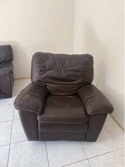Brown Natuzzi leather recliner