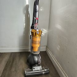 Dyson Vacuum DC 40