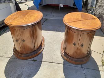 2 Antique coffe tables......exelent condition ....