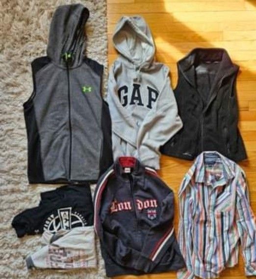 Mens Size Small Winter Tops/Hoodies/Vest Lot