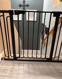Extra Wide Pet Gate / Safety Gate - Fits Openings 30” - 54”
