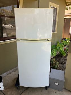 Whirlpool Model ETOMSRXTQ01 10 CU FT Top Freezer