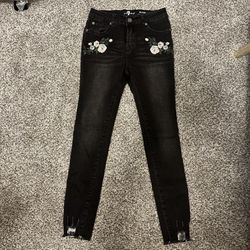 Black Skinny Jeans with Embroidered Flowers