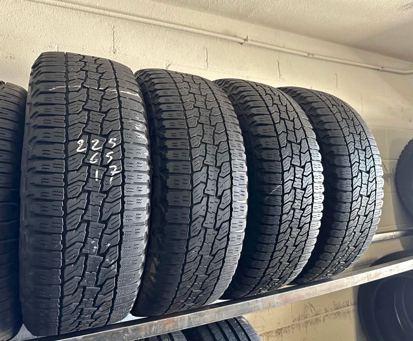 225/60/17 Falken Tirez Con 80% De Vida Las 4 