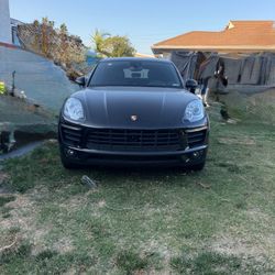 2018 Porsche Macan 4D Clean Title 42k miles Sunroof Bose Sound System 2 keys  Registration under Wisconsin State and expired 2022  Mileage 42k mi. Tra