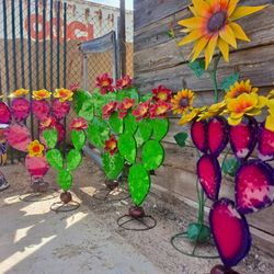 Metal Yard Art, Wind Spinners & POTTERY 🌵 