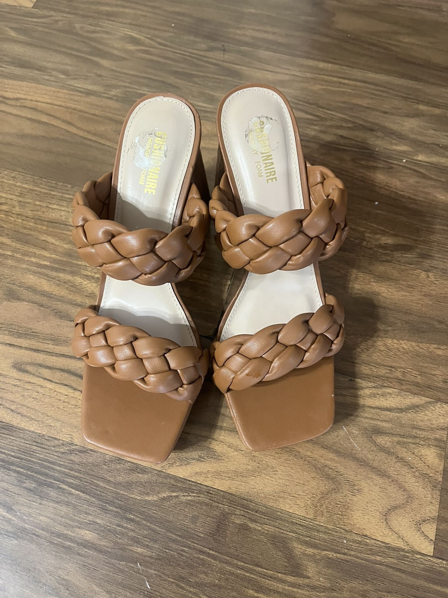 Cushionaire Braided chunky Heel Sandals Size 7.5