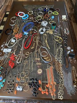 Fashion jewelry allot!!!