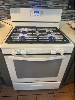 Whirlpool Estufa 30” trabaja todo bien