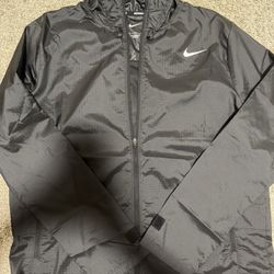 NWOT Women’s Nike windbreaker medium. 