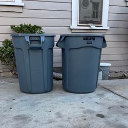 Boardwalk 32 Gallons Gray Plastic Commercial Touchless Outdoor Kitchen Trash Can