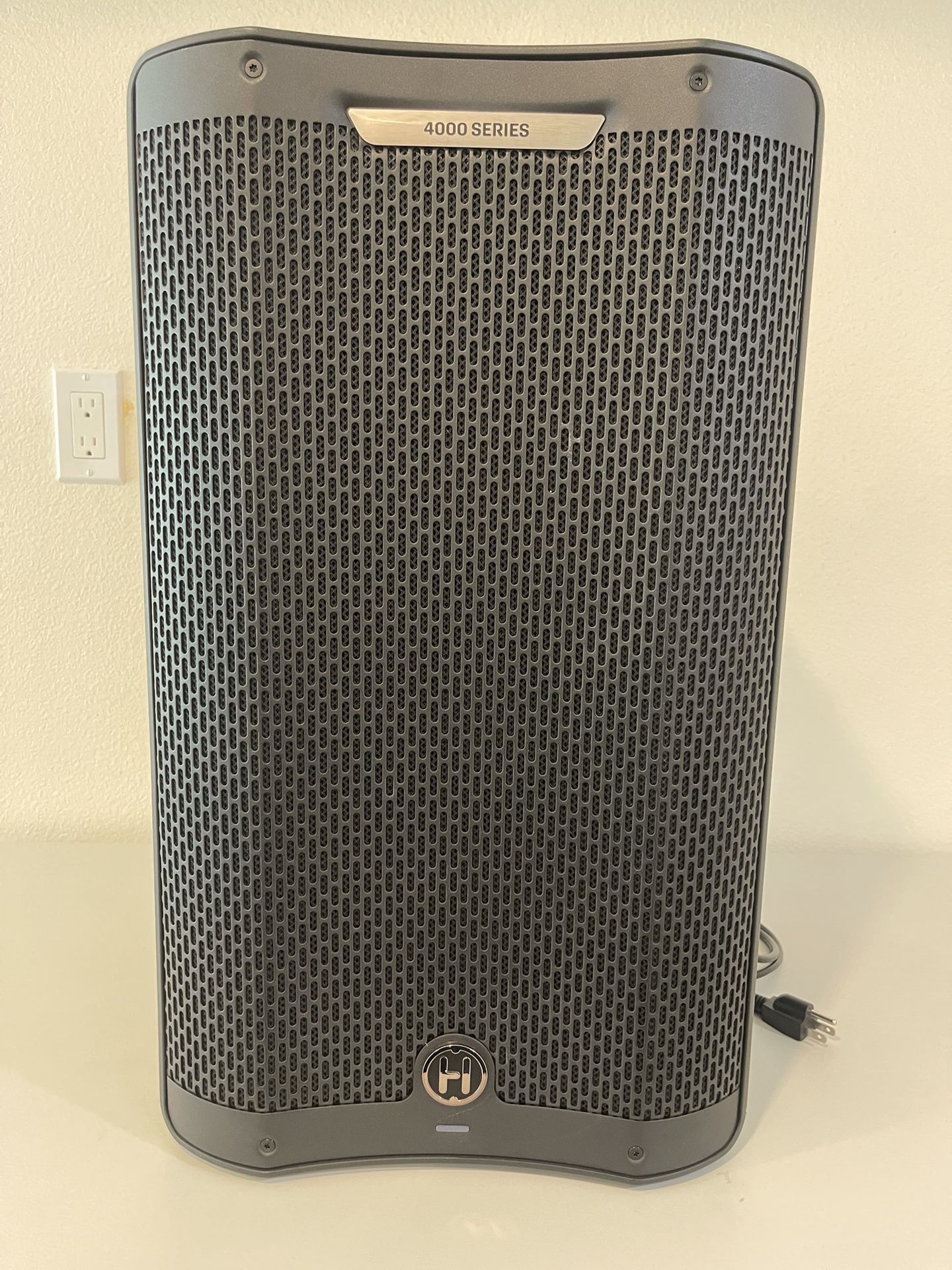 Harbinger VARI V4412 12" Powered Speaker With Bag