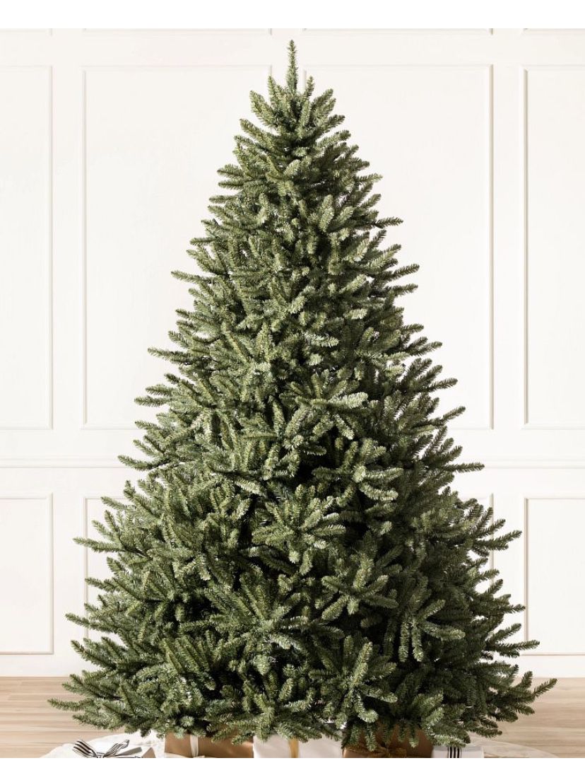 9’ Artificial Christmas Tree