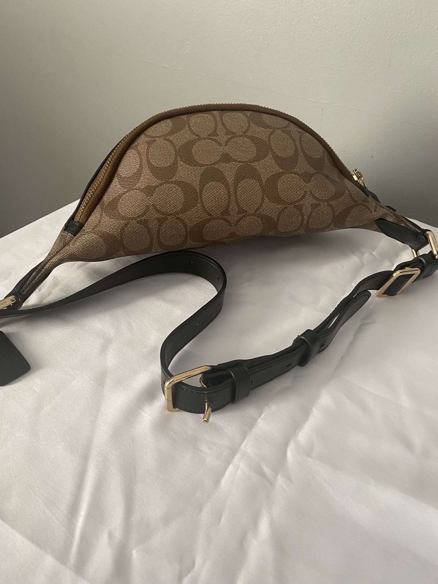 Disney X Coach Limited Edition Belt Bag With Snow White for Sale  display picture 1