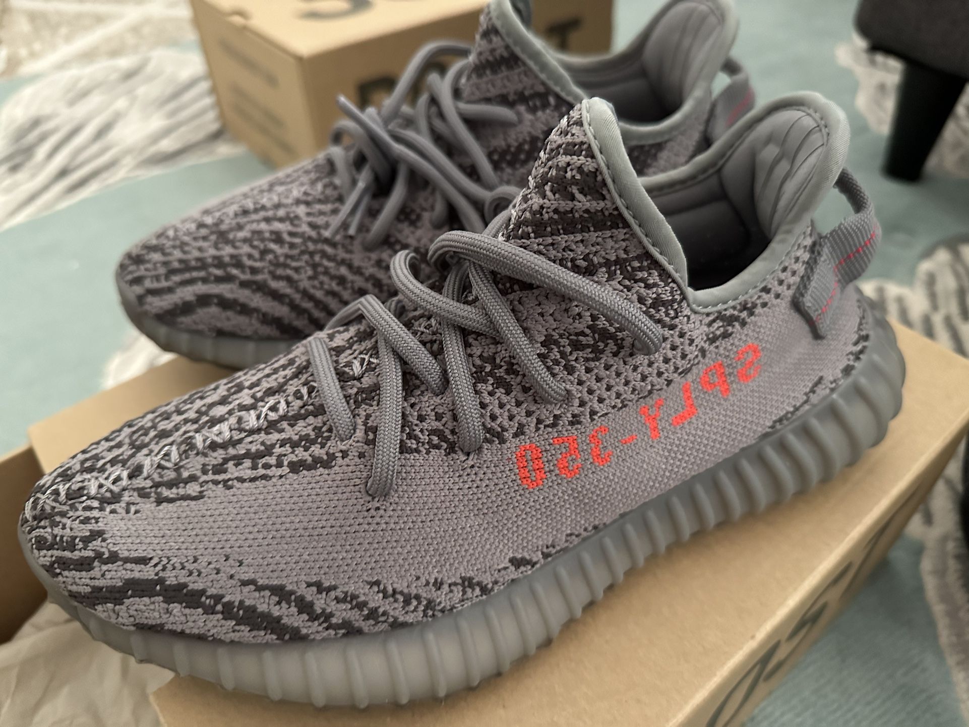 Size 6 Authentic Adidas Yeezy’s Adidas Yeezy Yee Unisex Size6 Euro 39 1/2 Beige (s) main image 3