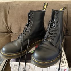 Dr Marten Boots 