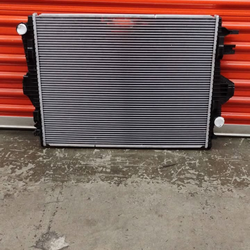 Aluminum radiator for porch Chayenne and Volkswagen Touareg 3.0L 3.6L 2011_2018