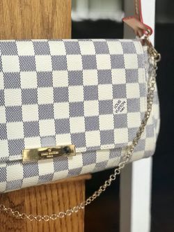 Used Louis Vuitton Crossbody Damier for Sale in Grayson, GA - OfferUp