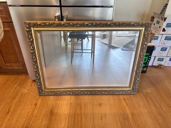 Decorative beveled mirror