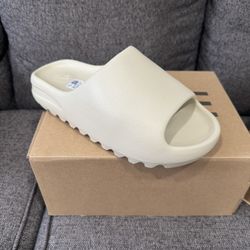 Yeezy Slides 